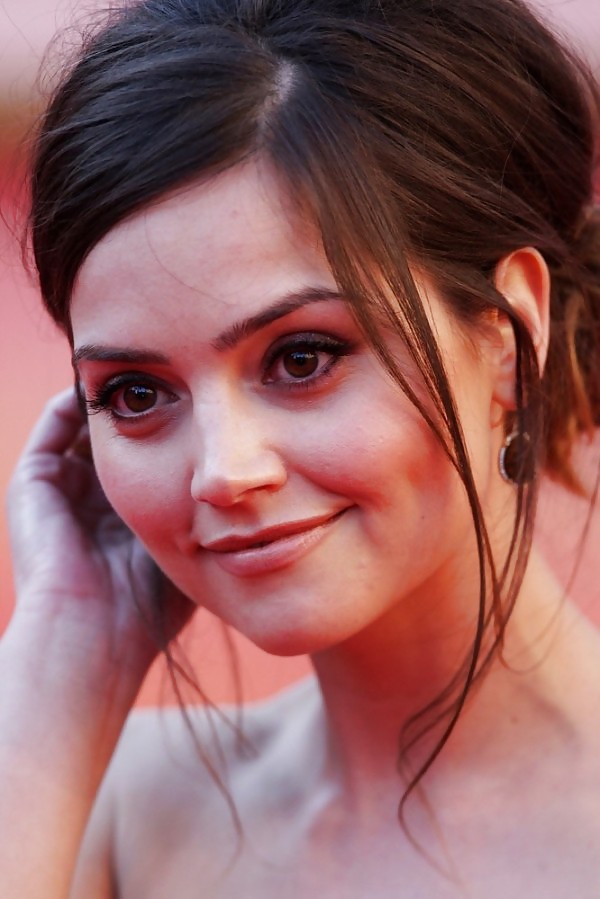 Jenna louise coleman
 #18415442