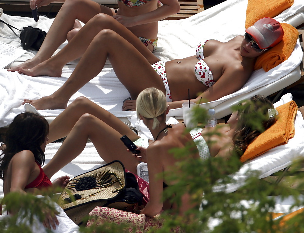 Gemma atkinson bikini candids en la piscina en miami
 #2328215