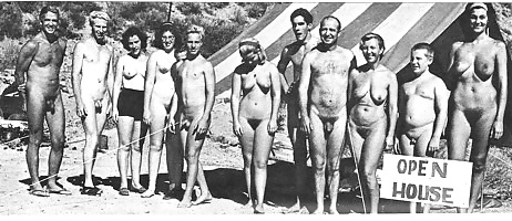 Vintage campamento nudista
 #17522692