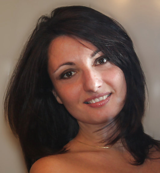 Sexy Italienische Frau Posiert #11326057