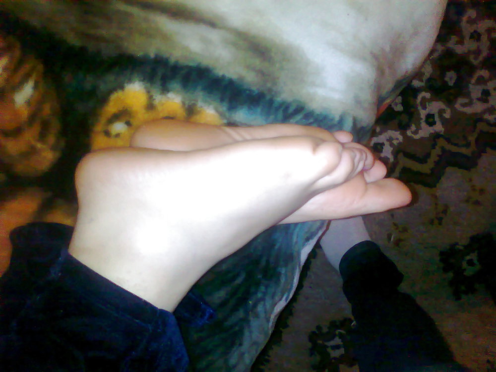 Füße Eines Tunesischen Arabischen Mädchen #14718114