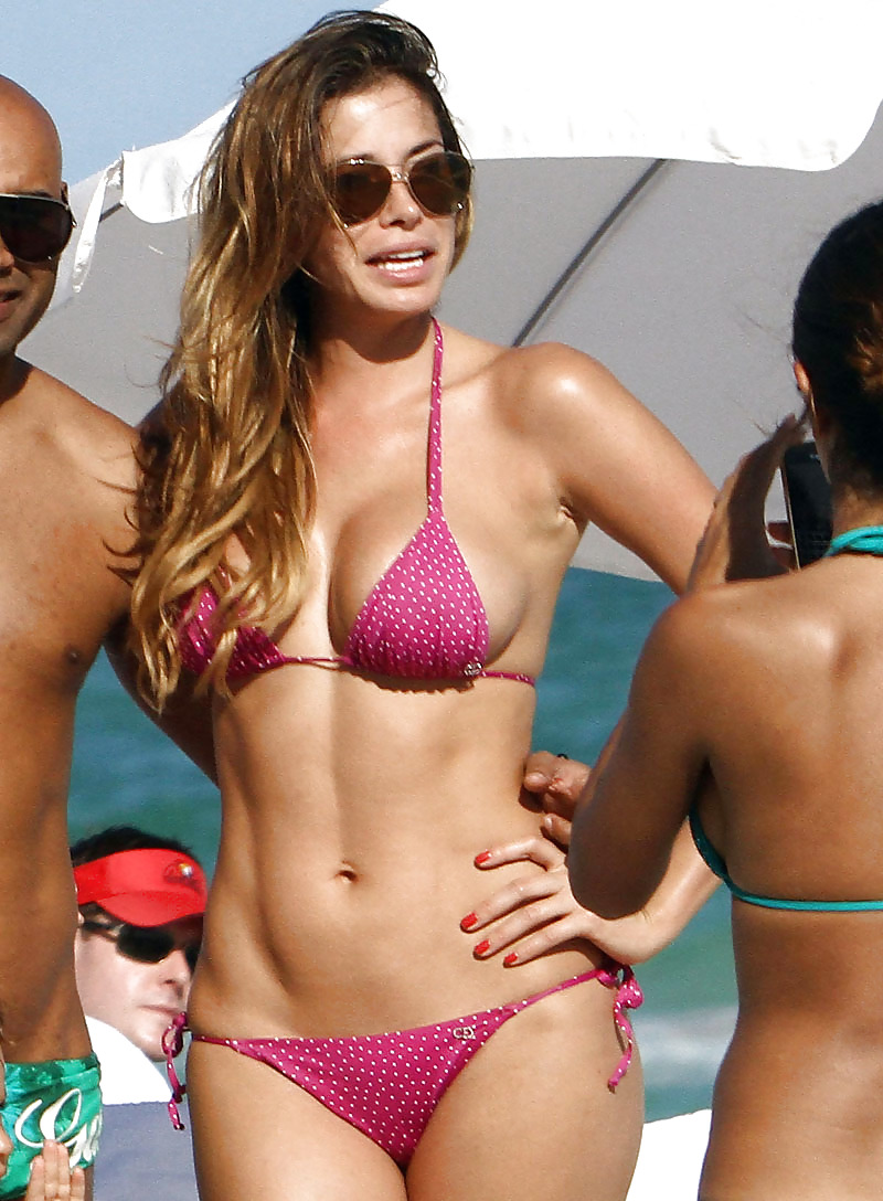 Aida Yespica - pink bikini candids in Miami #10500339