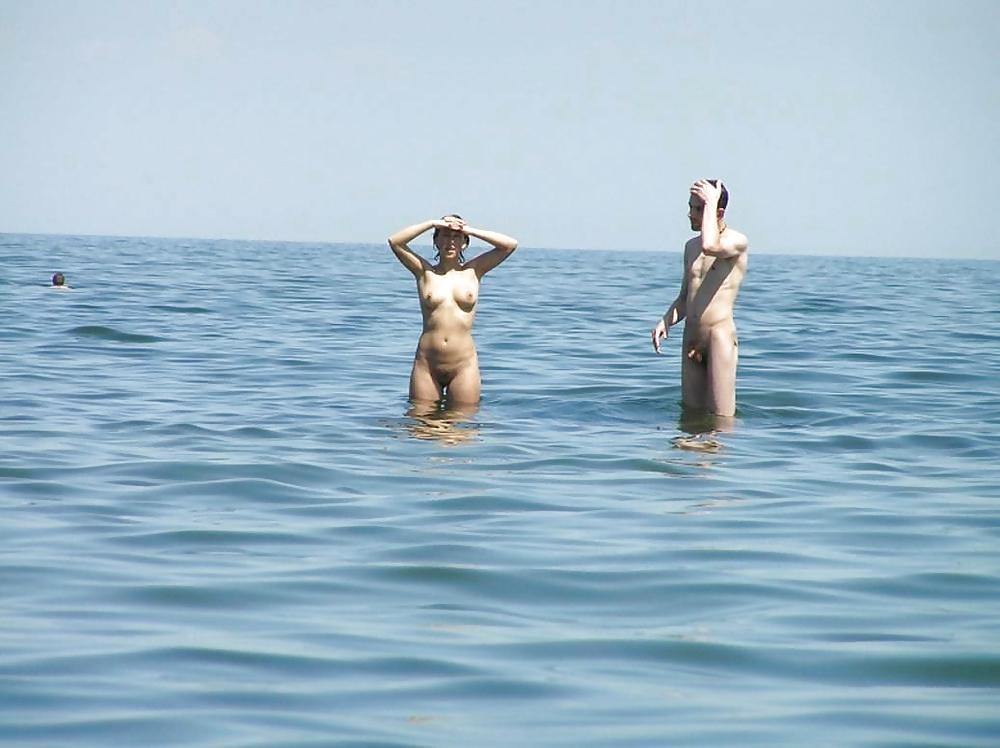 Spiaggia nudista adolescenti
 #1011589