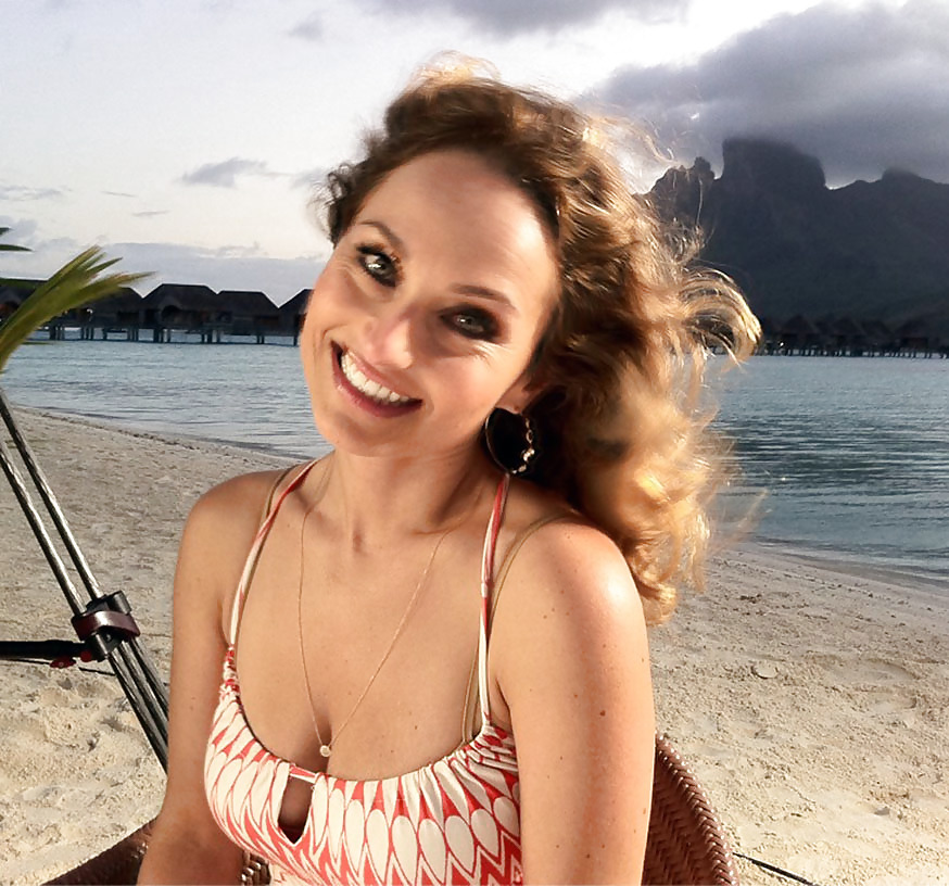 Giada De Laurentiis & Her Sweater Puppets #6177263