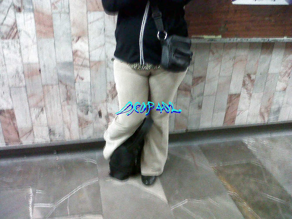 Cameltoe en el metro
 #19048171