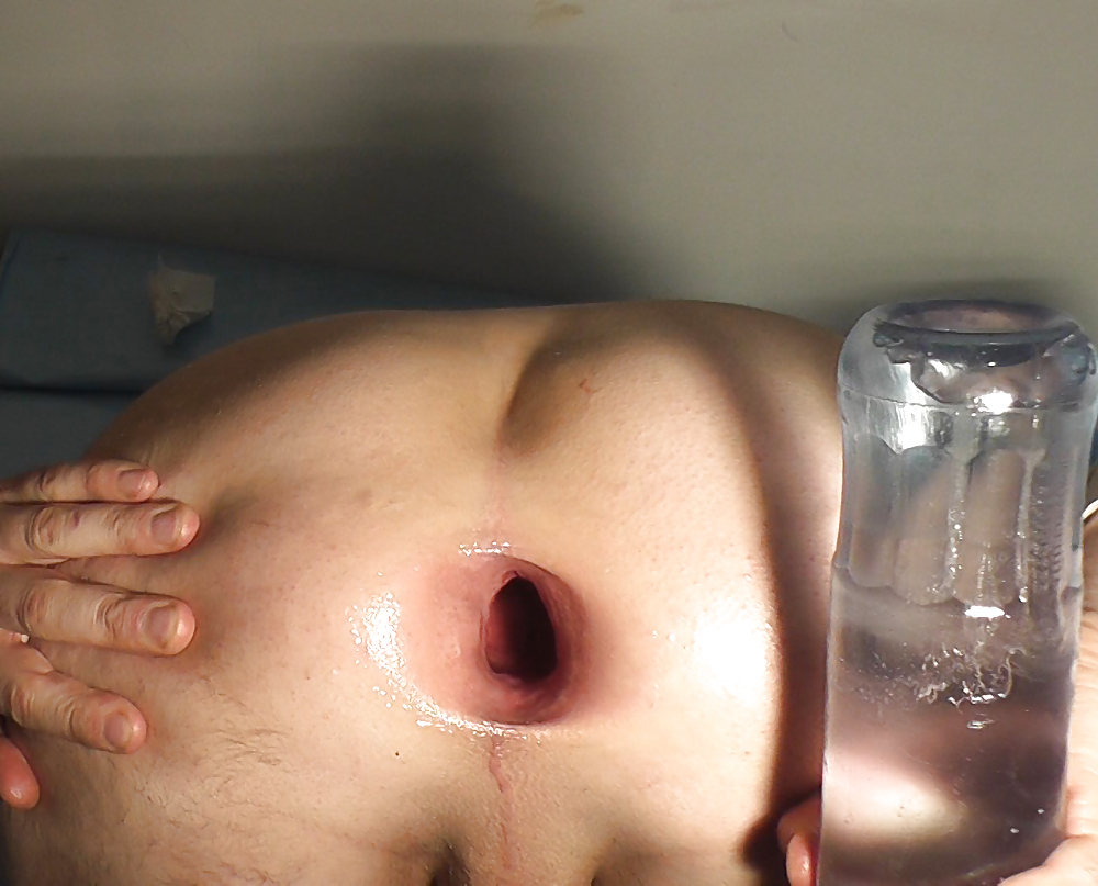 2012 01 grande bottiglia nel buco del culo che mostra la grande apertura della bocca
 #10681456