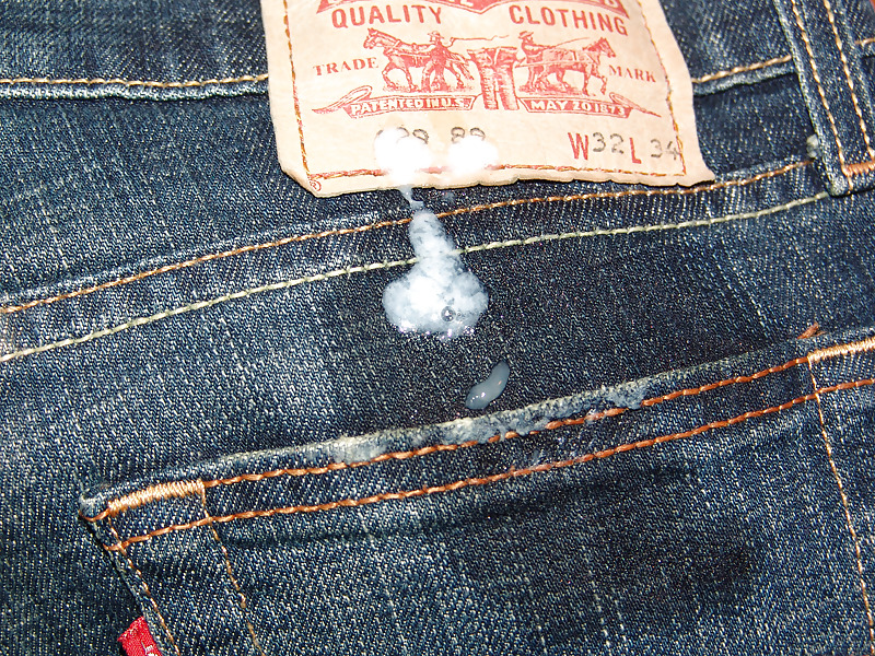 Cumshot sui jeans 529 di levi
 #2215048