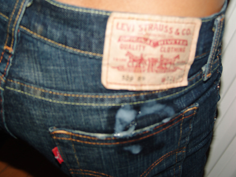 Cumshot sui jeans 529 di levi
 #2215077