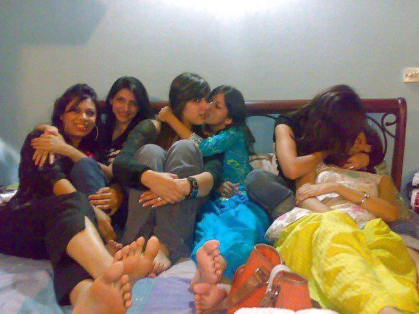 Indian ladies showing cleavage #9387407