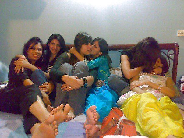 Indian girls folk showing cleavage #9387407
