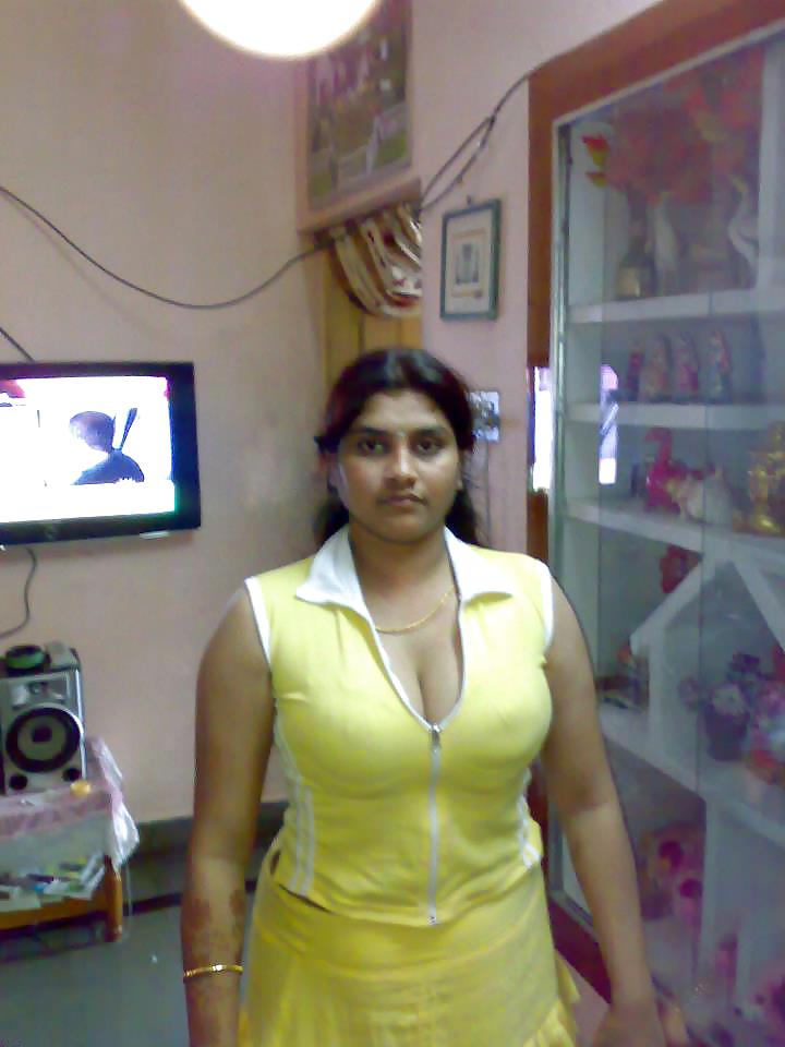 Indian girls folk showing cleavage #9387421