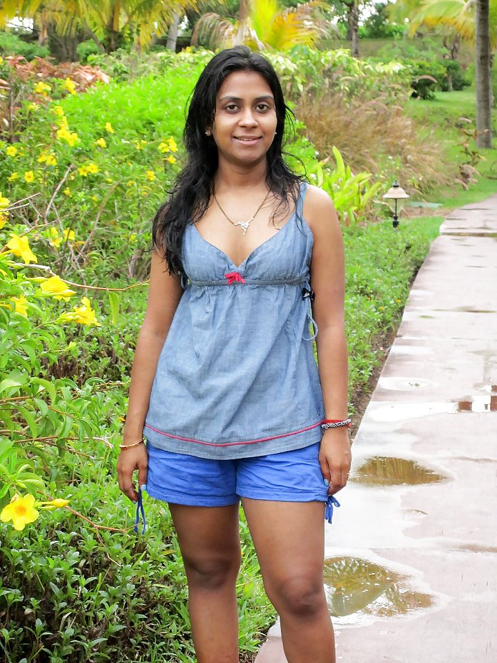 Indian ladies showing cleavage #9387425