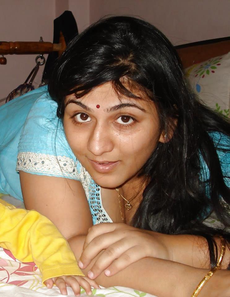 Indian girls folk showing cleavage #9387434