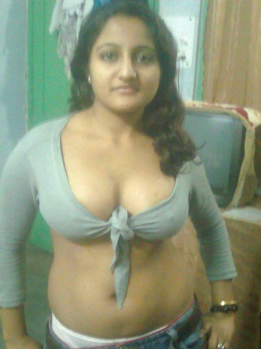 Indian ladies showing cleavage #9387455