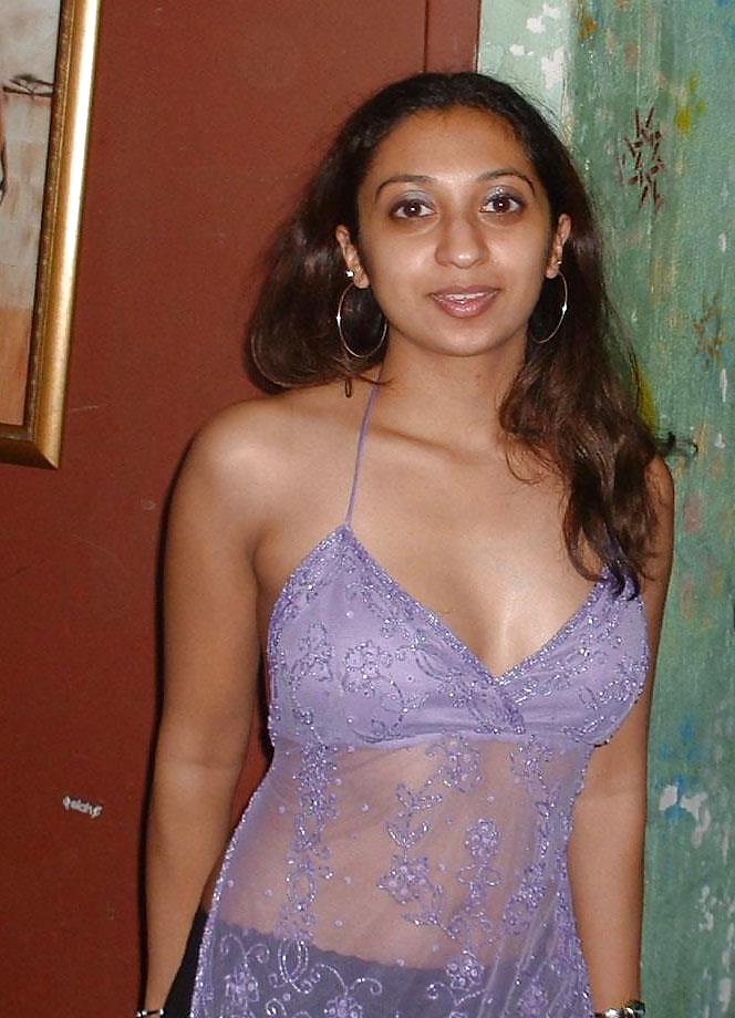 Indian ladies showing cleavage #9387459