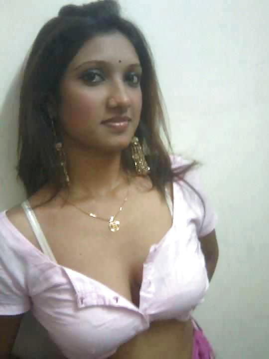 Indian ladies showing cleavage #9387490