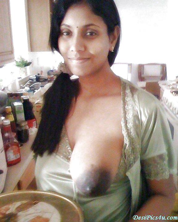 Indian ladies showing cleavage #9387504