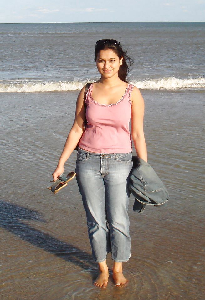 Indian girls folk showing cleavage #9387513