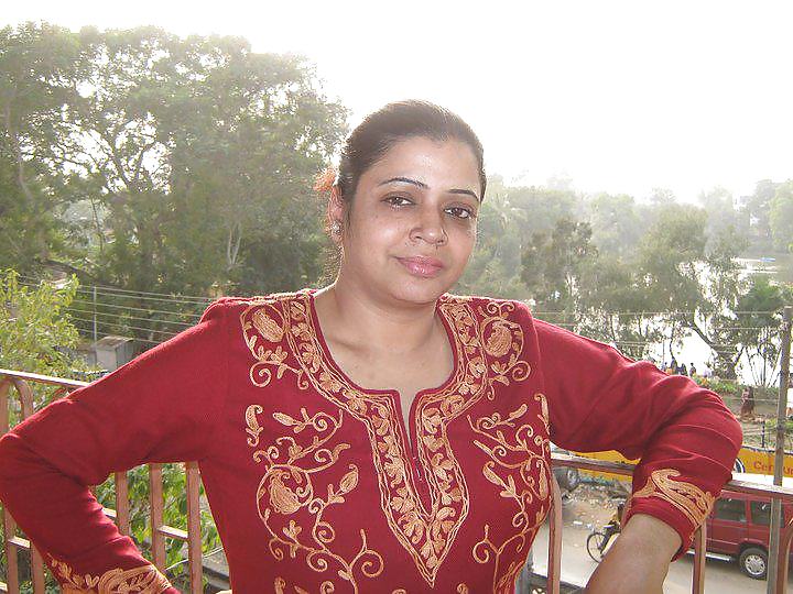 Indian girls folk showing cleavage #9387519
