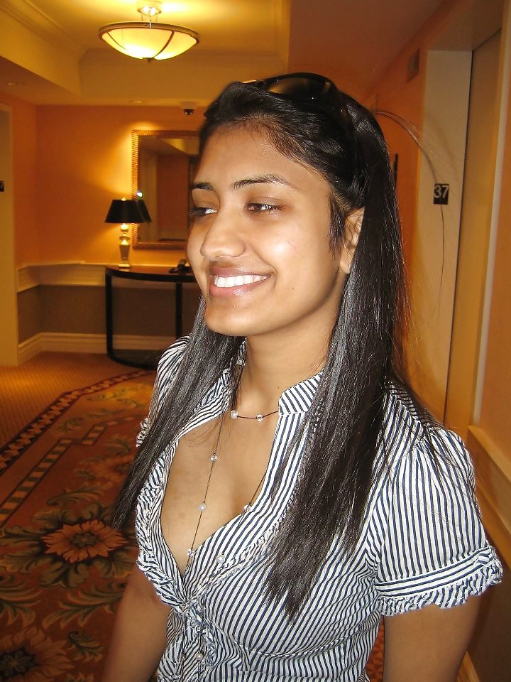 Indian girls folk showing cleavage #9387547