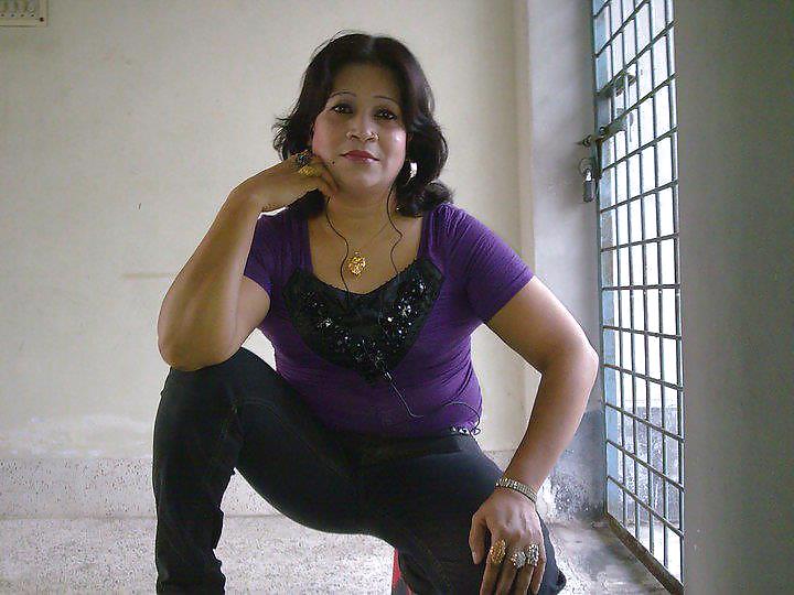Indian girls folk showing cleavage #9387553