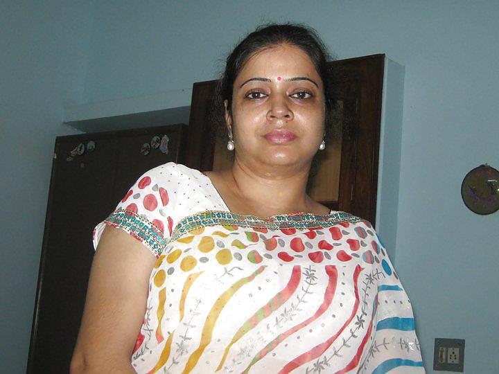 Indian girls folk showing cleavage #9387559
