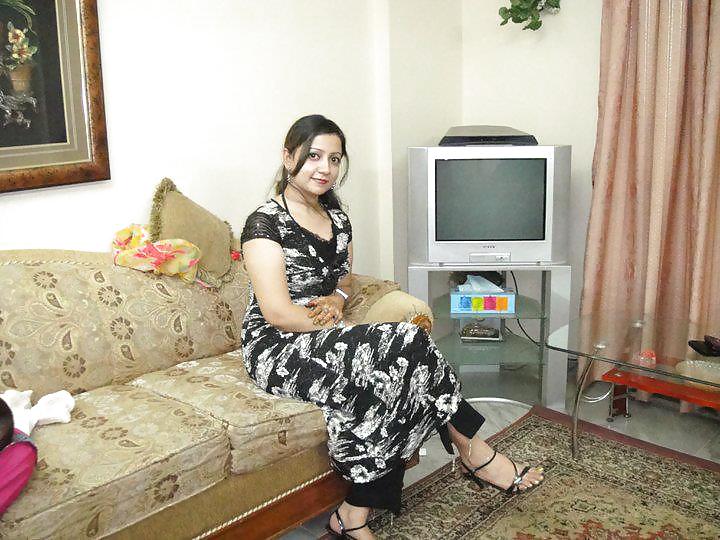Indian girls folk showing cleavage #9387564
