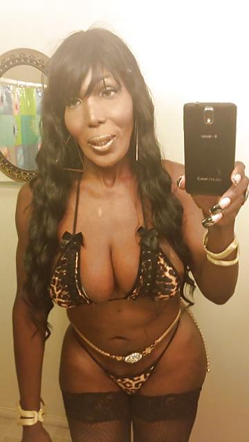 BLACK TRANNY #21051302