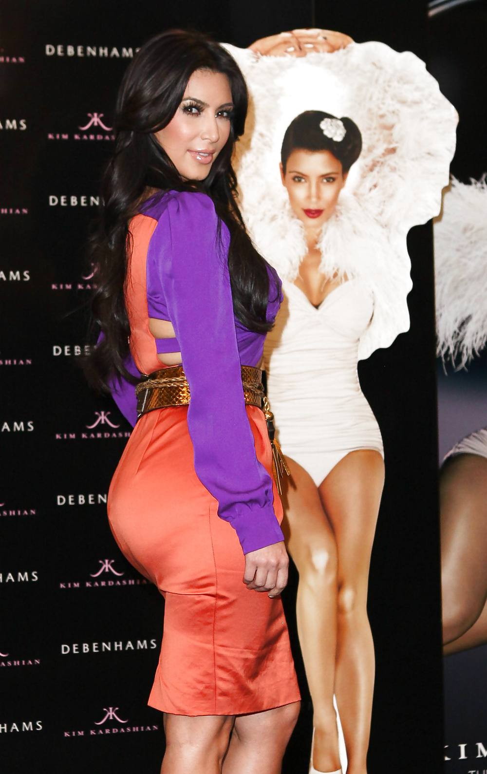 Kim Kardashian Launche Son Parfum Au Magasin à Londres #5248619