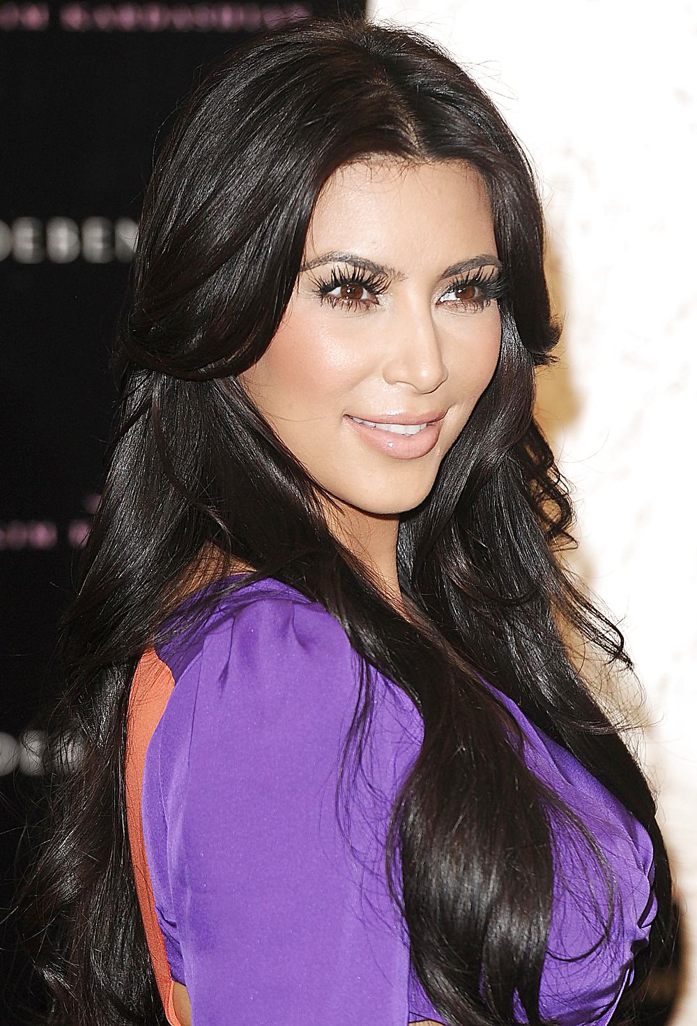 Kim Kardashian Launche Son Parfum Au Magasin à Londres #5249981