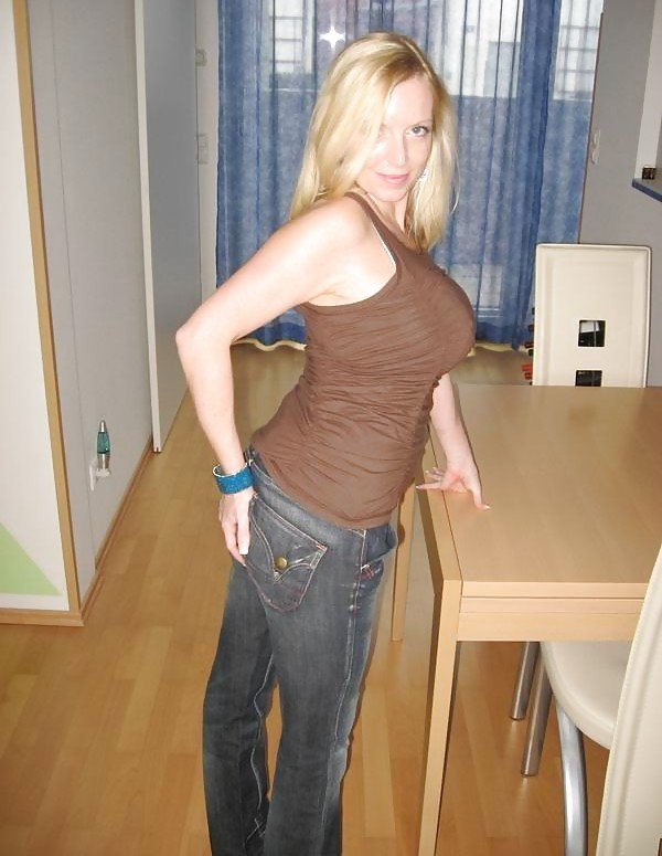 Big Titty Blondine Mit Einer Großen Form #6699077