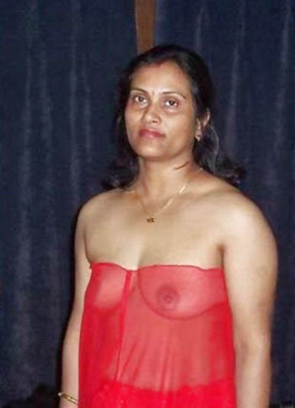 Indian aunty showing #2905847