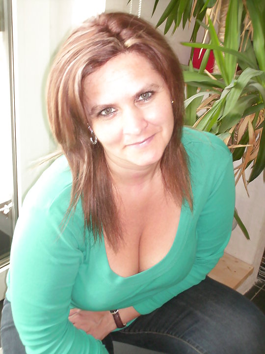 Horny dutch mom Bianca from Facebook. dirty comments please #16290045