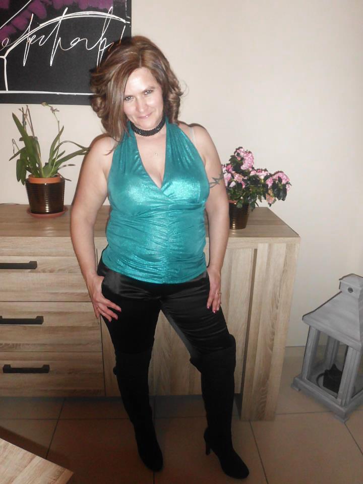 Horny dutch mom Bianca from Facebook. dirty comments please #16290160