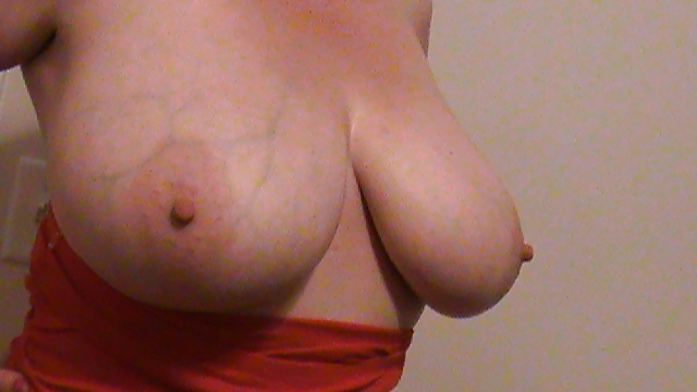36 F natural boobs Lateshay red mini skirt pics  #1387334