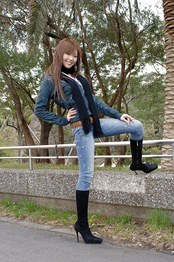 Beautys in boots and jeans #7807930