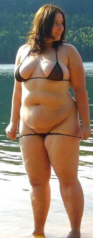 Joven y con curvas
 #2498705