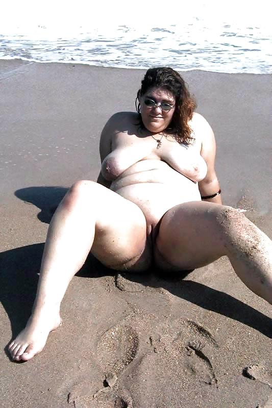 Joven y con curvas
 #2498772