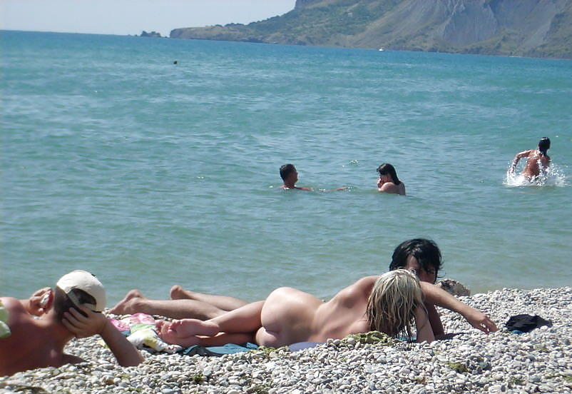 Ragazze nude sulla spiaggia
 #2829978