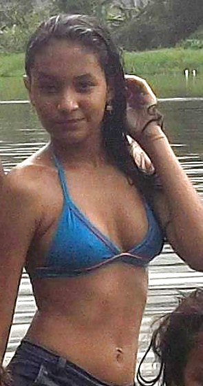 Virgen colombiana joven en bikini mojado
 #22790941
