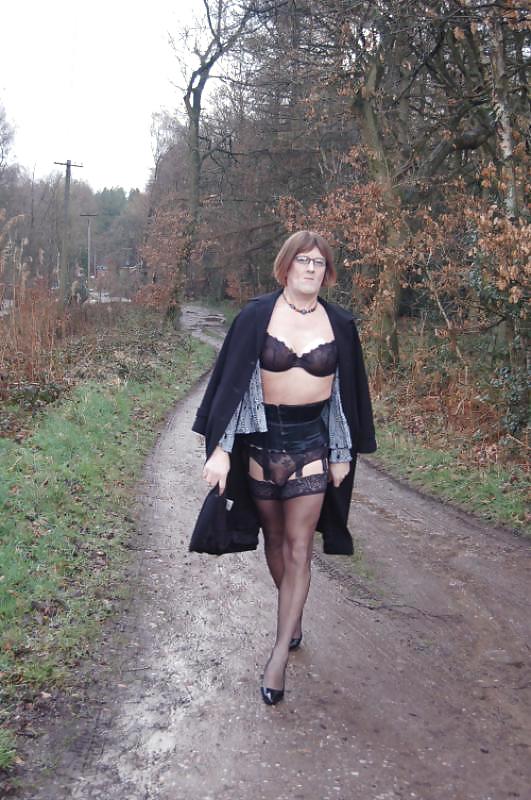 Cds and tvs flachling out of doorways #9372361