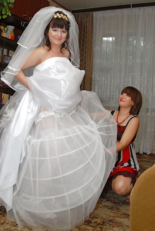 結婚式・花嫁のアップスカート
 #7209071