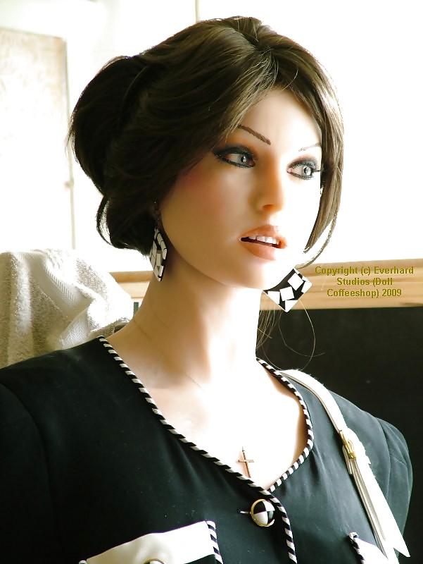 REAL DOLLS  #9941047