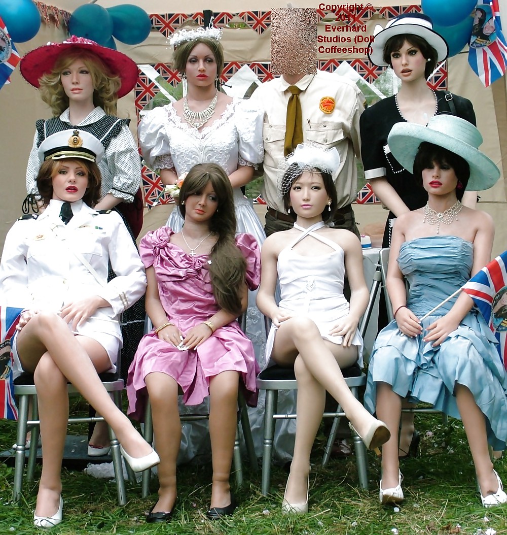 REAL DOLLS  #9941125