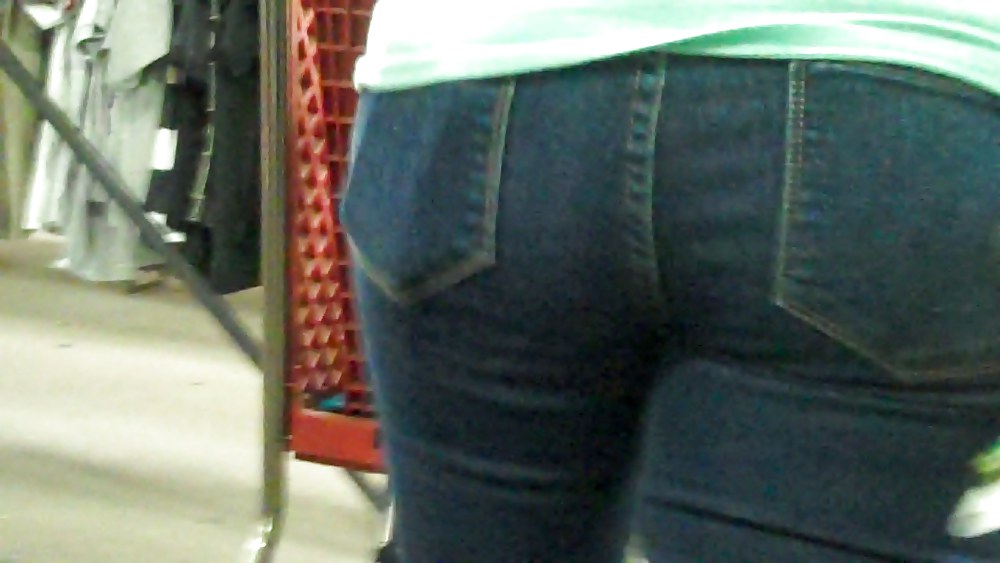 A caccia di culi e chiappe lisce in jeans
 #3664363