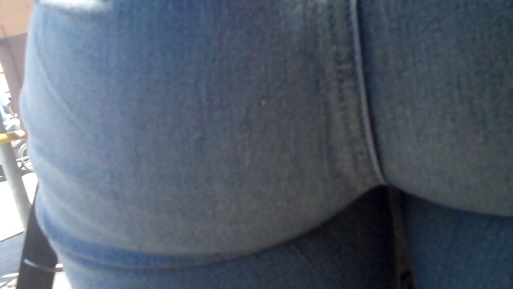 A caccia di culi e chiappe lisce in jeans
 #3664765