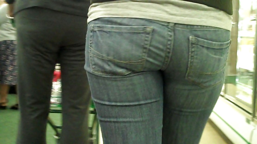 A caccia di culi e chiappe lisce in jeans
 #3664907