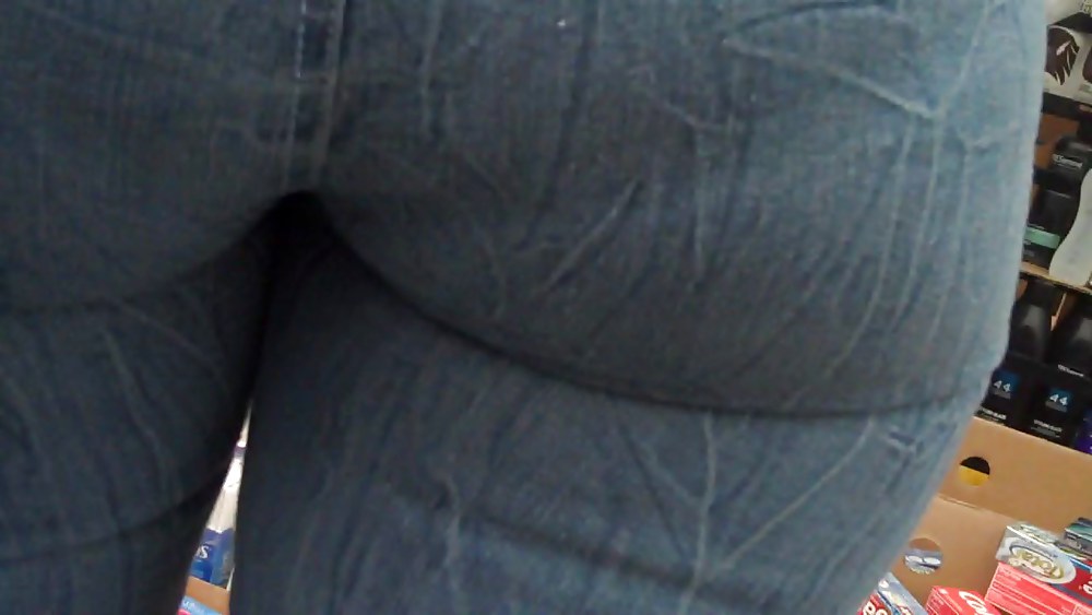 A caccia di culi e chiappe lisce in jeans
 #3664974