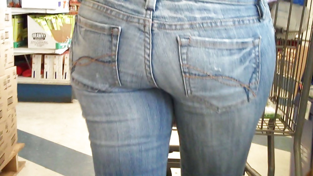 A caccia di culi e chiappe lisce in jeans
 #3664987