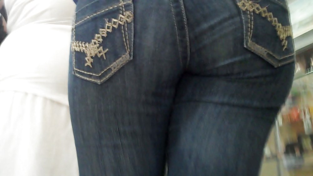 A caccia di culi e chiappe lisce in jeans
 #3665158